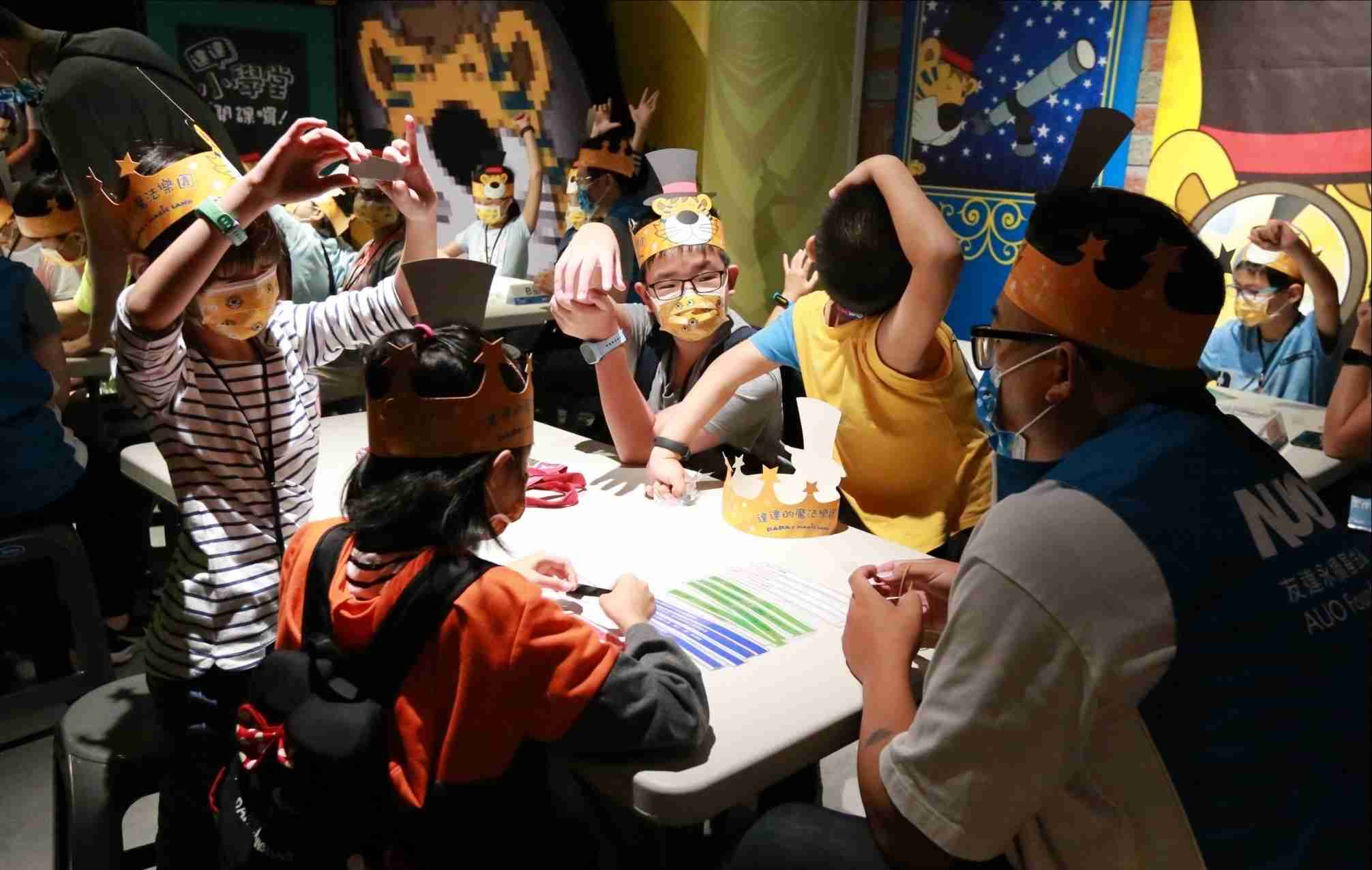 云顶国际8588yd以永续理念推动全人教育计划，，，内外结盟储备科普教育人才，，荣获亚太永续行动奖社会共融面的金奖肯定