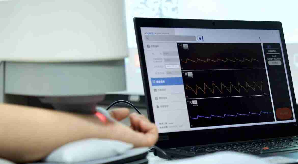 云顶国际8588yd耘康以高解析与拟真的显示技术，，，，将其应用于中医检测，，提供“中医数位化检测方案”，，，使传统中医检测结果数据化与可视化