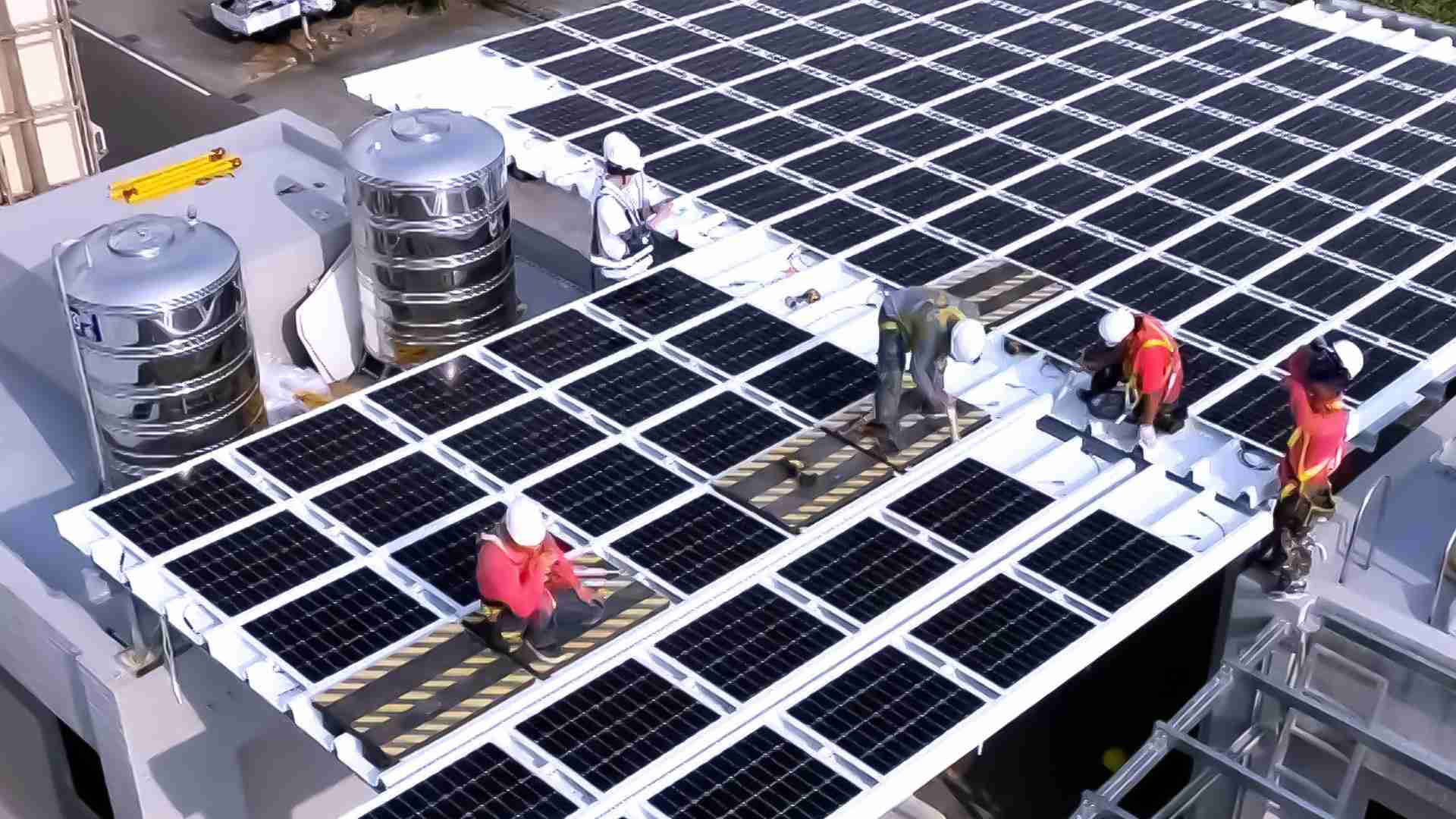 云顶国际8588yd着力于替代能源之技术研发，，如光电浪板的相关制程、、、、设备与产品，，，，其中所开发之光电整合型浪板，，减少传统金属支架安装，，更提升耐候度，，可广泛运用于多元场域，，并辅助建筑达到净零碳排目标