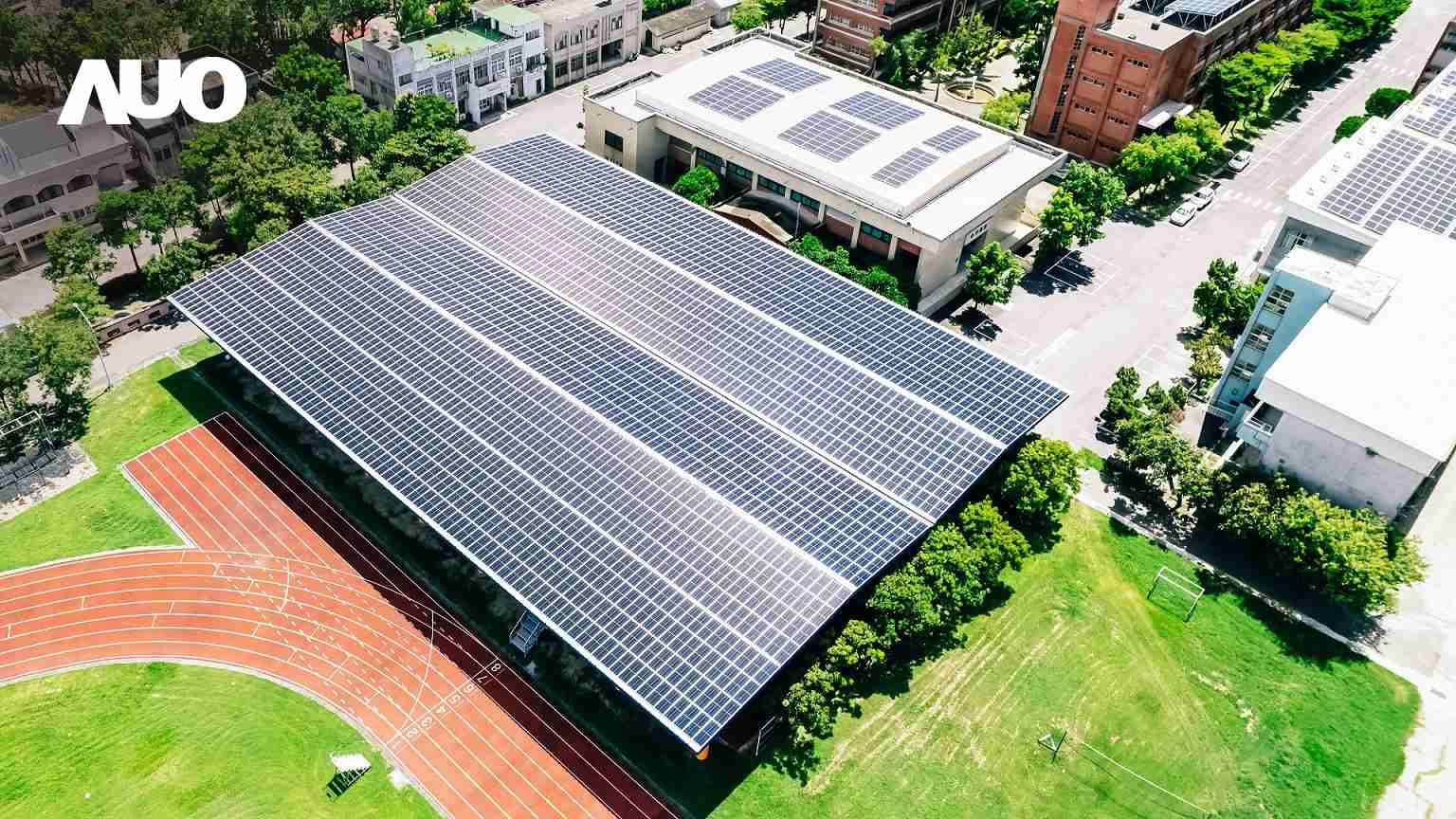 云顶国际8588ydSunSteel光电整合型浪板具备快速安装、、、轻量化优势，，可提升15%发电效能，，，通过国际IEC与台湾VPC认证安全、、、、防漏、、、耐候标准